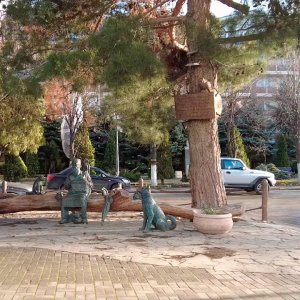 Видео 4K - Памятник доктору Айболиту в Анапе