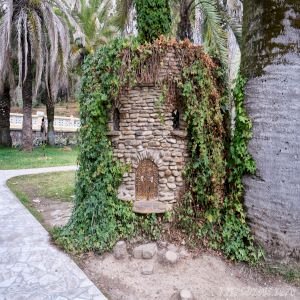 Фото - Миниатюрный замок из камня в парке Дендрарии Сочи