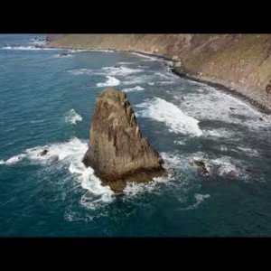 Видео - Плайя-де-Бенихо - аэросъемка с дрона пляжа на севере Тенерифе