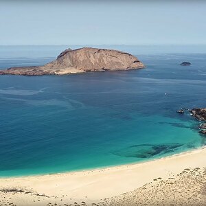 Видео - Пляж Плайя-де-Лас-Кончас на острове Ла-Грасиоса