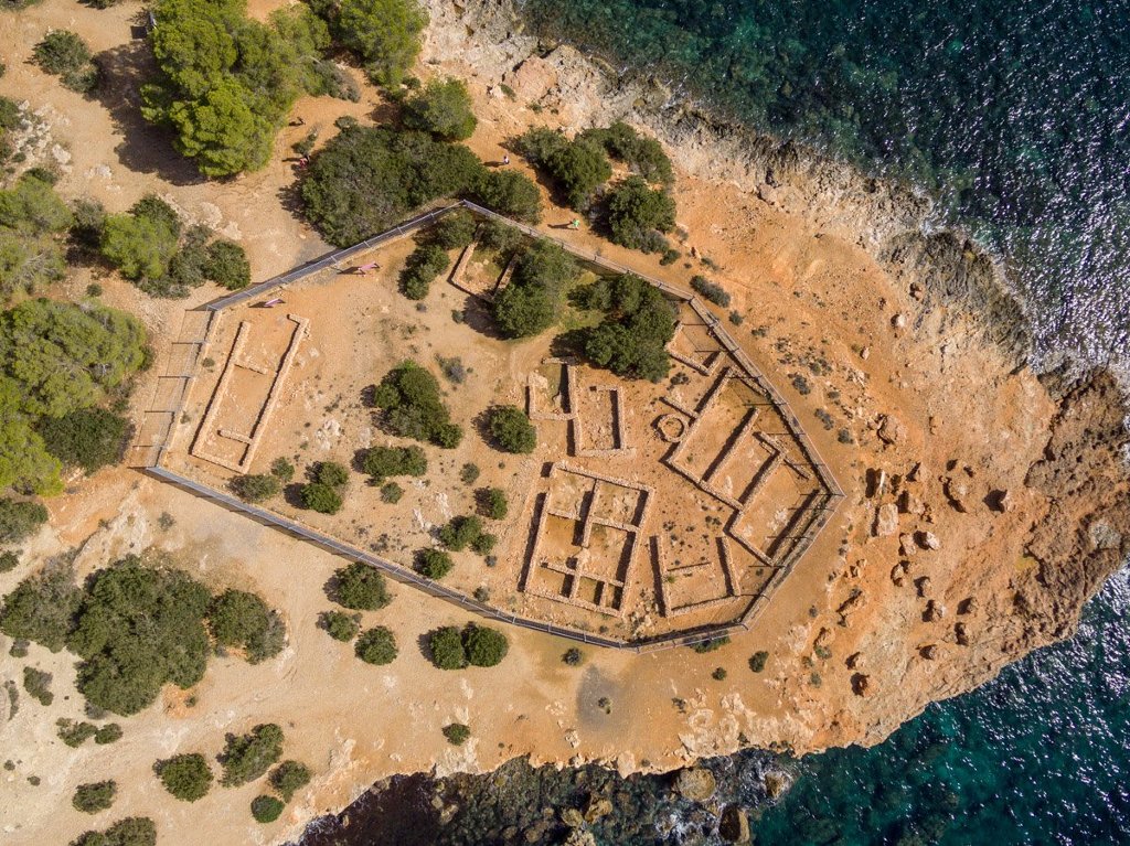 Древние руины Са Калета на Ибице