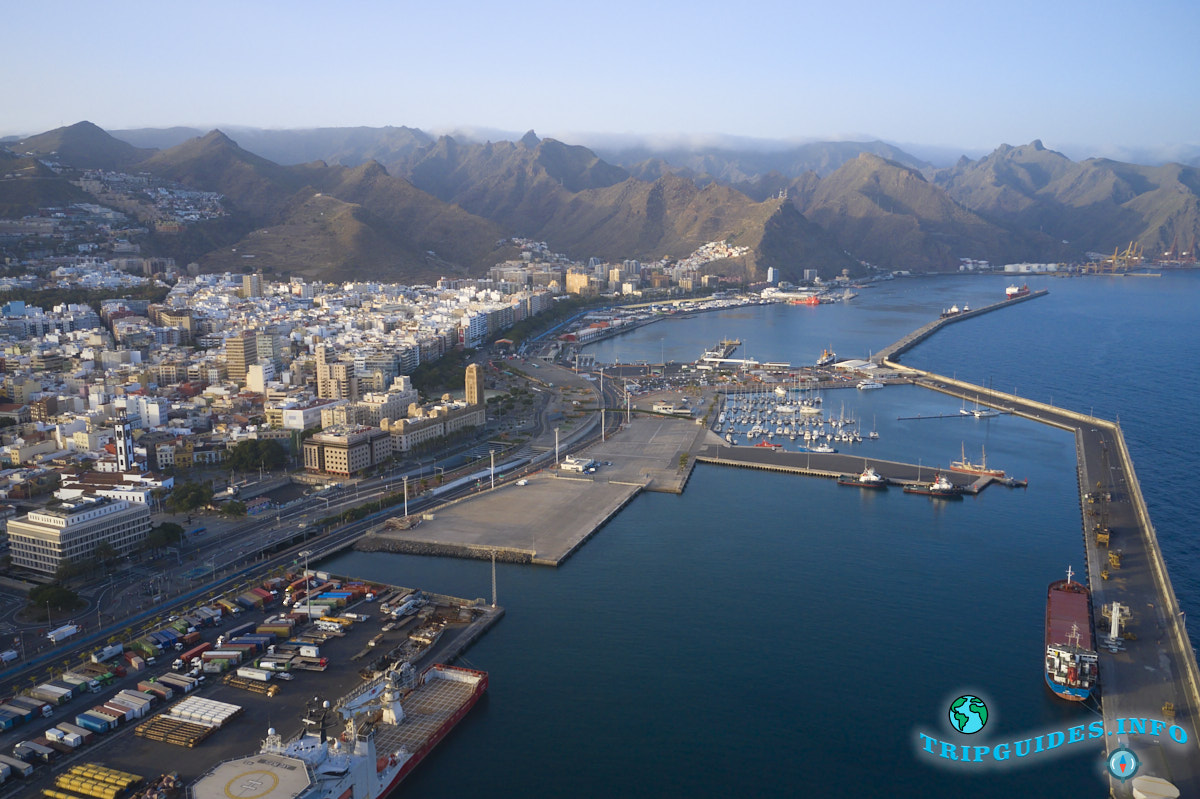 Круизный порт на Тенерифе в городе Санта-Крус, Канарские острова, Испания