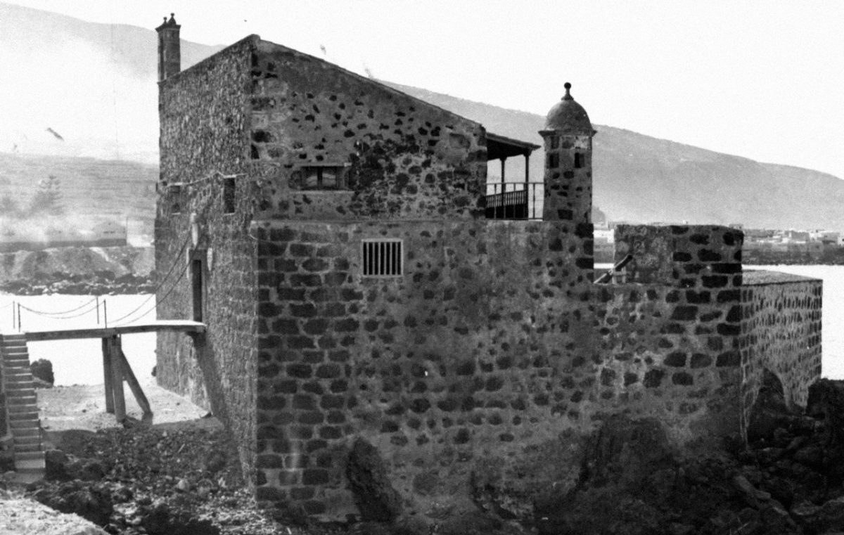 Крепость или Замок Сан-Фелипе в Пуэрто-де-Ла-Крус на Тенерифе, Испания