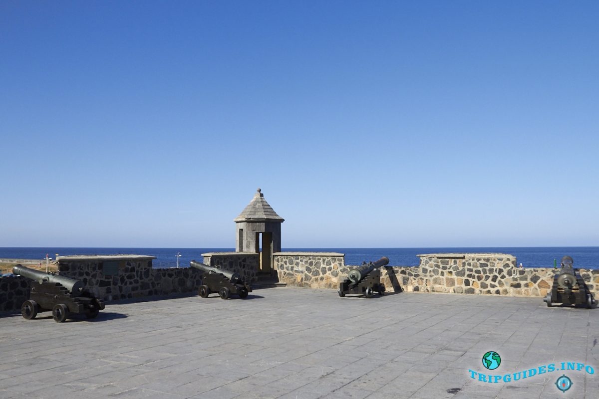 Батарея Санта-Барбара в Пуэрто-де-Ла-Крус на Тенерифе (Канарские острова, Испания)