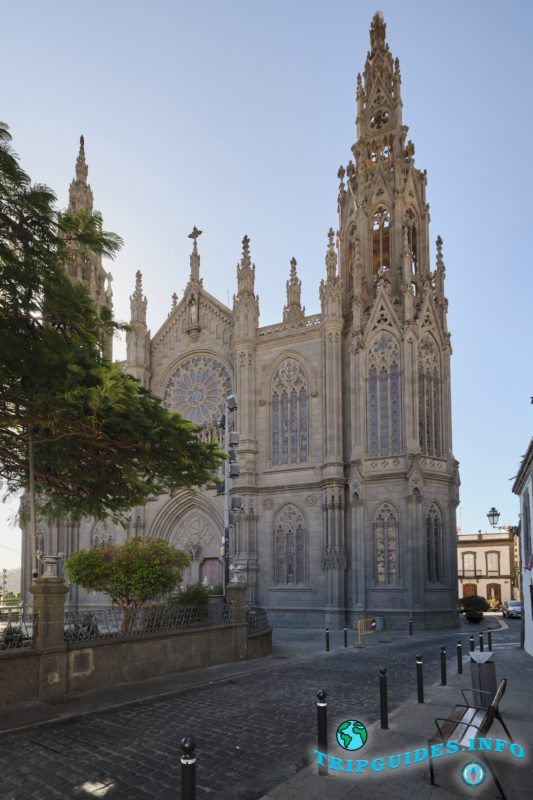 Церковь Сан-Хуан-Баутиста в городе Арукас на Гран-Канарии, Канарские острова, Испания