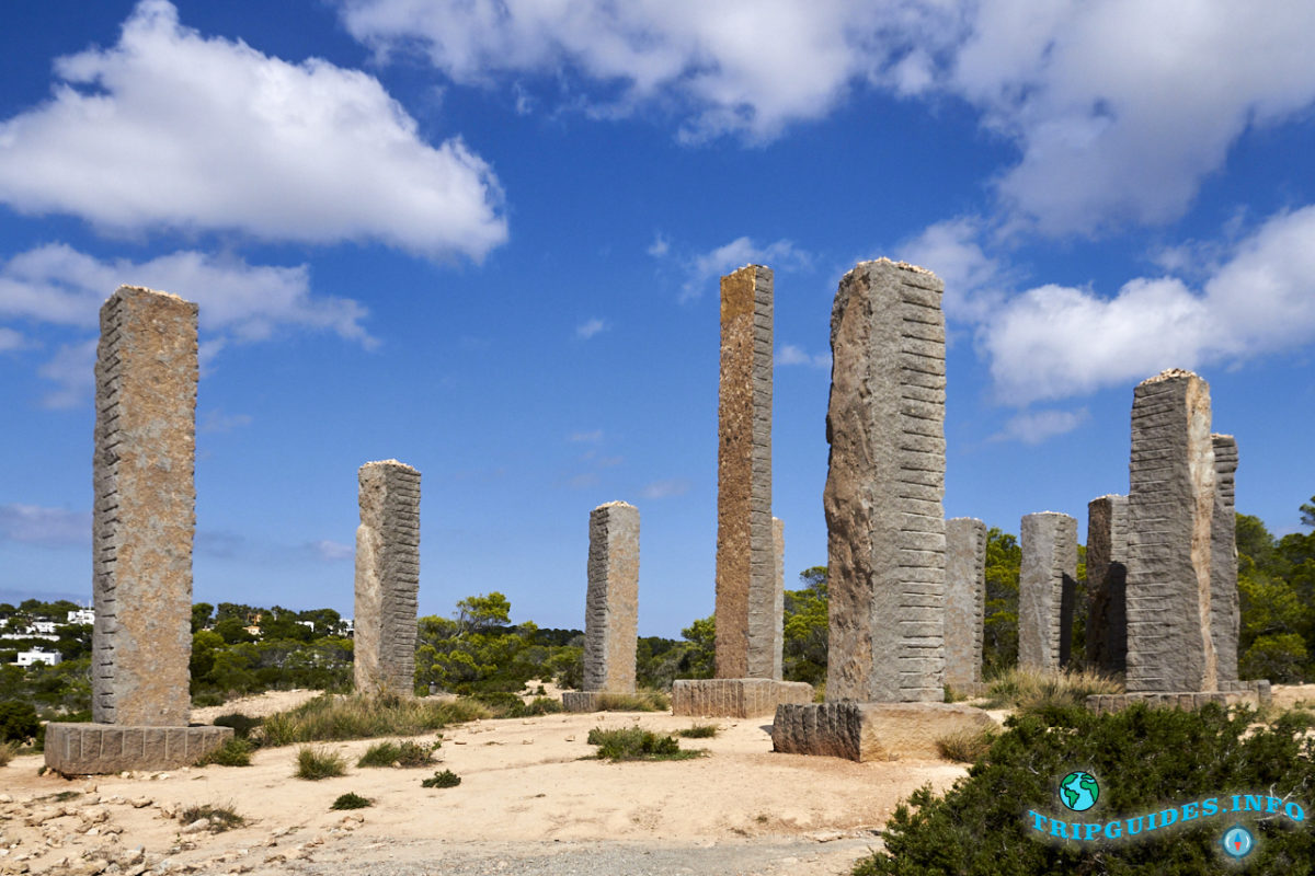 Монумент времени и пространства - Эндрю Роджерса на Ибице, Балеарские острова, Испания