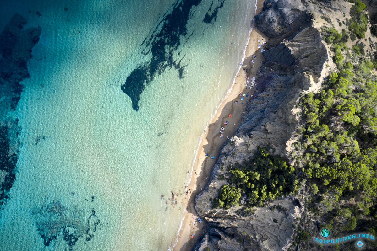 Аигуес Бланкес (SAigua Blanca) пляж, бухта на Ибице - Ивиса, Балеарские острова, Испания