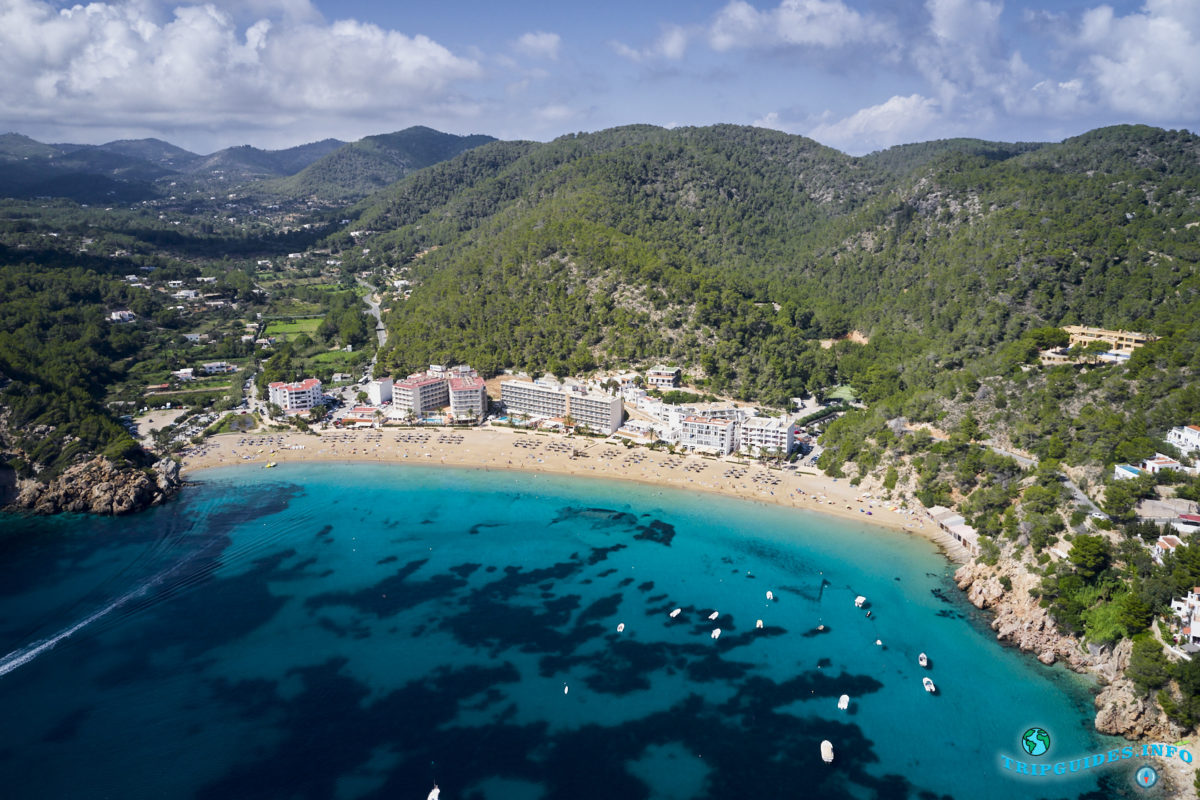 Кала-де-Сан-Висенте - курорт, пляж и бухта на Ибице, Балеарские острова, Испания