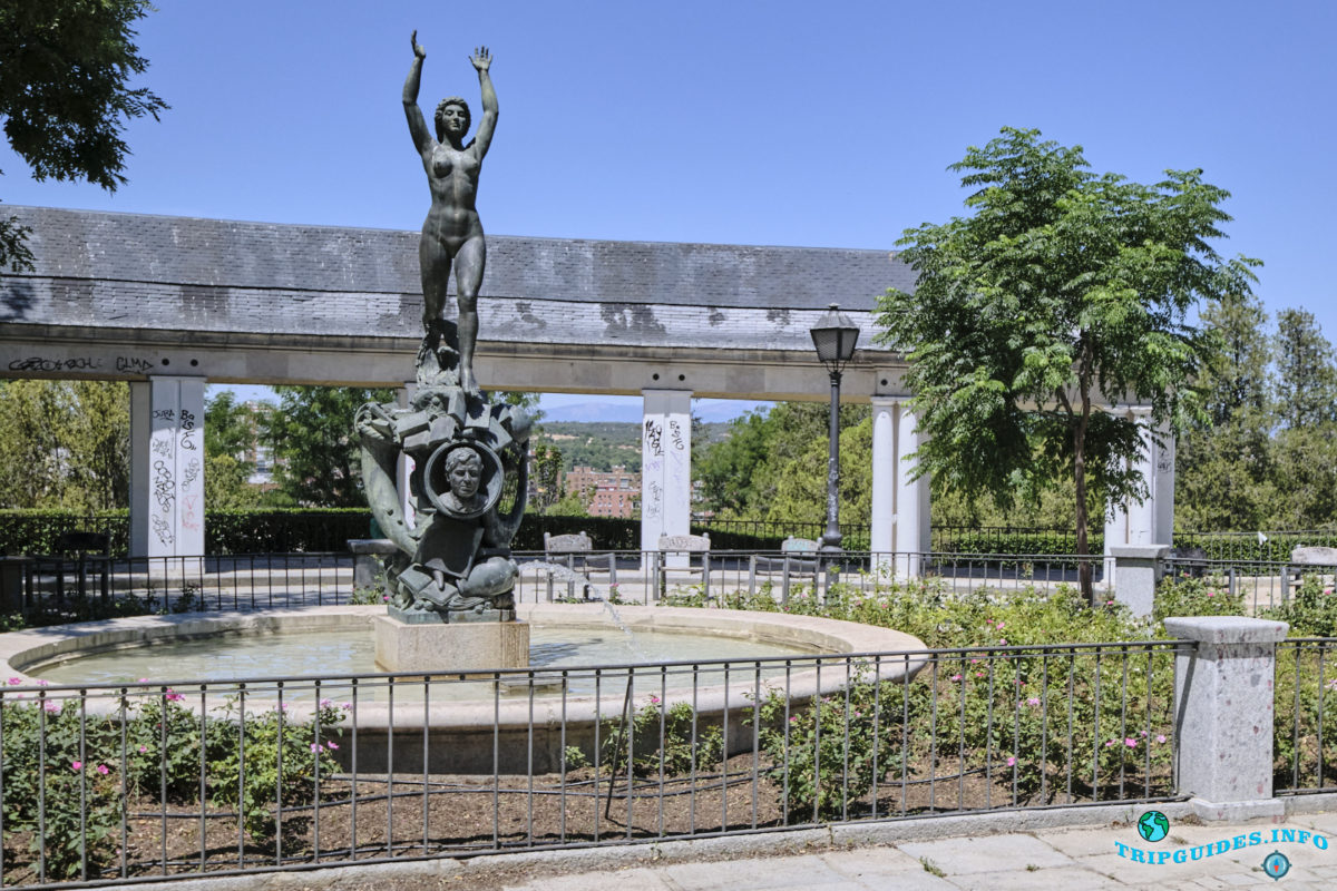 Памятник Гомесу де Ла Серна Рамону в Мадриде, Испания - Monumento a Ramón Gómez de la Serna
