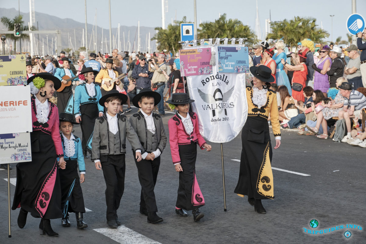 Главное шествие - Gran Coso Apoteosis - Карнавал в Санта-Крус-де-Тенерифе на острове Тенерифе, Испания