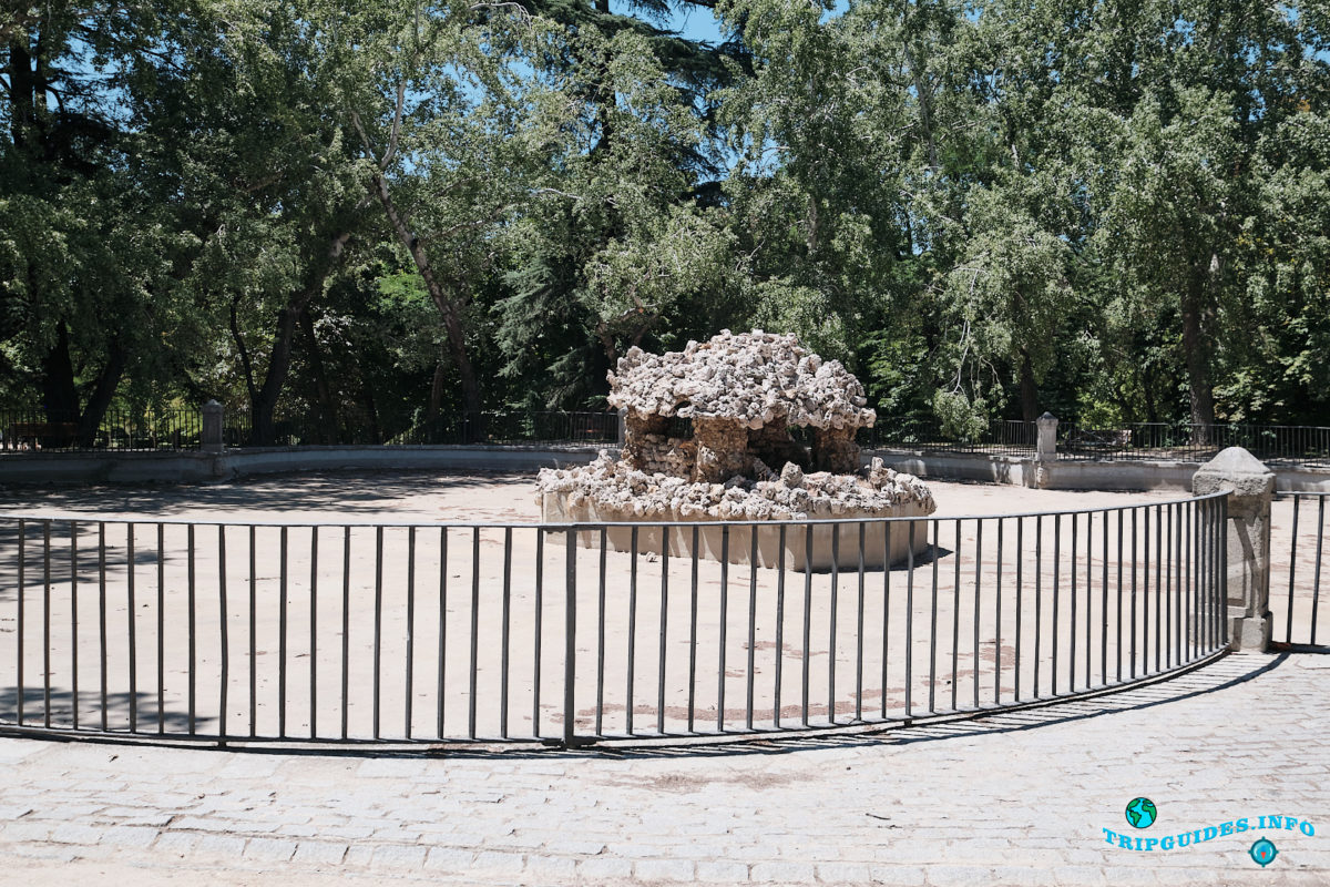 Пруд Кампанильяс (Estanque de las Campanillas) - Парк Буэн-Ретиро в Мадриде - Испания (Parque del Buen Retiro)