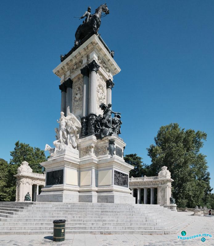 Памятник Альфонсо XII - Парк Буэн-Ретиро в Мадриде - Испания (Parque del Buen Retiro)