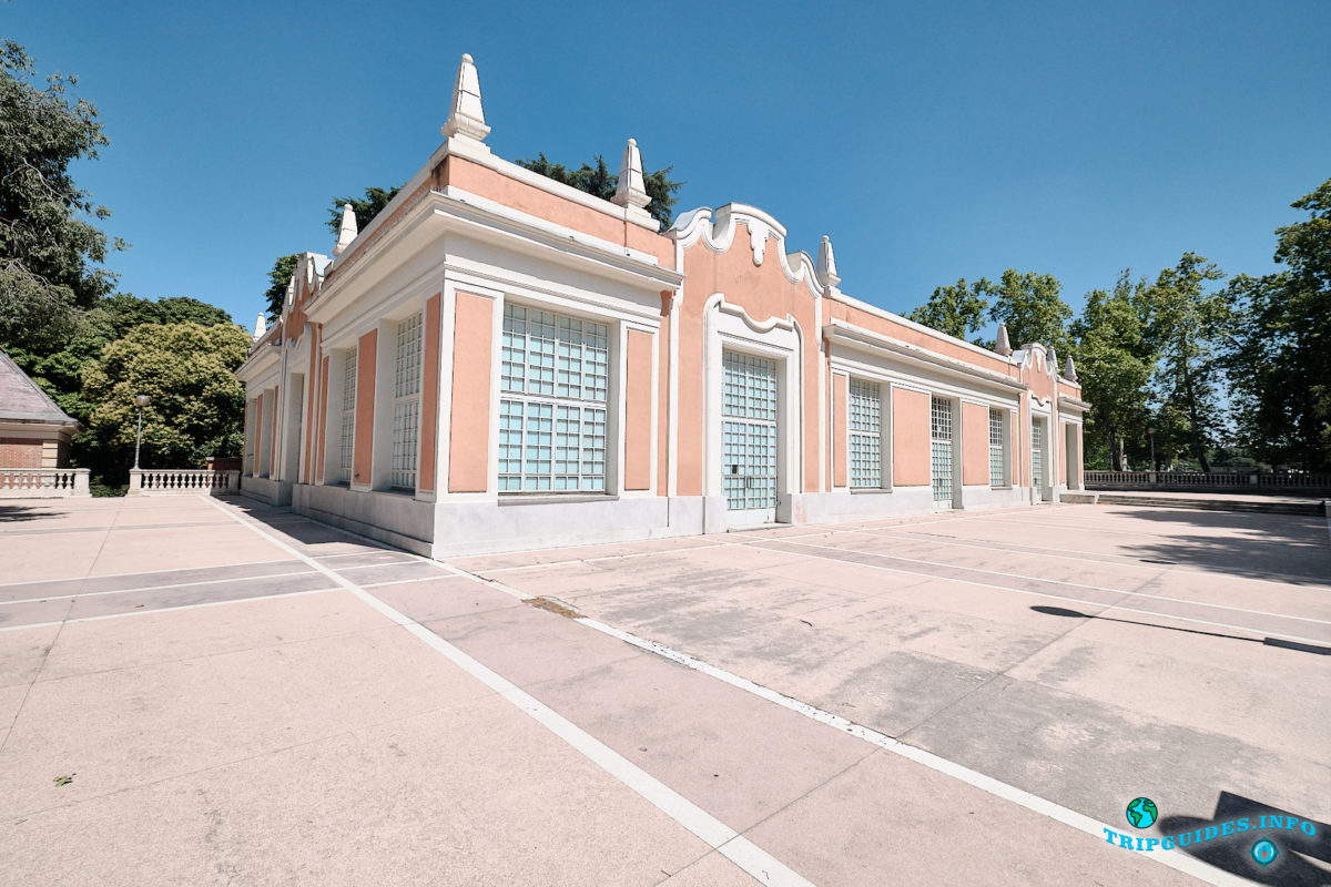 Культурный центр Каса-де-Вакас - Парк Буэн-Ретиро в Мадриде - Испания (Parque del Buen Retiro)