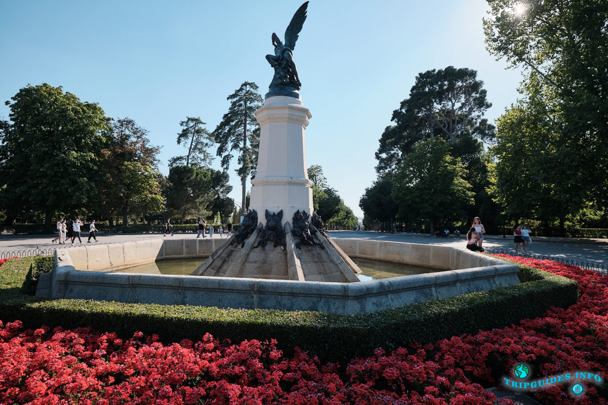 Фонтан Падшим Ангелам (Fuente del Ángel Caído) - Парк Буэн-Ретиро в Мадриде - Испания (Parque del Buen Retiro)