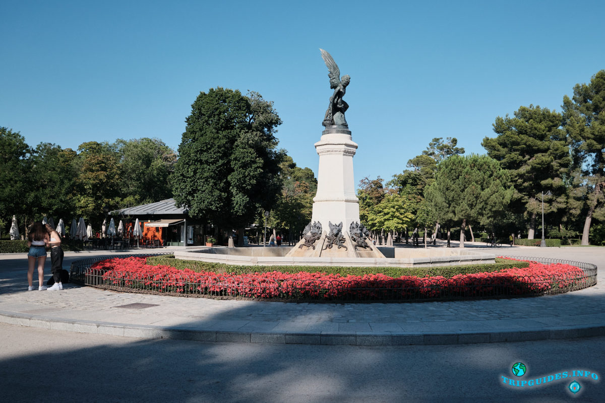 Фонтан Падшим Ангелам (Fuente del Ángel Caído) - Парк Буэн-Ретиро в Мадриде - Испания (Parque del Buen Retiro)