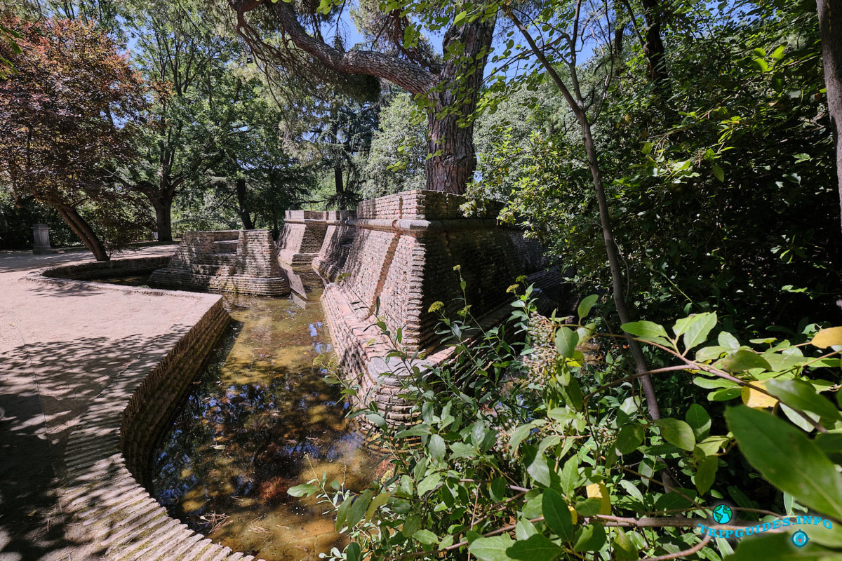 Парк Эль-Капричо в Мадриде - столица Испании - Parque de El Capricho