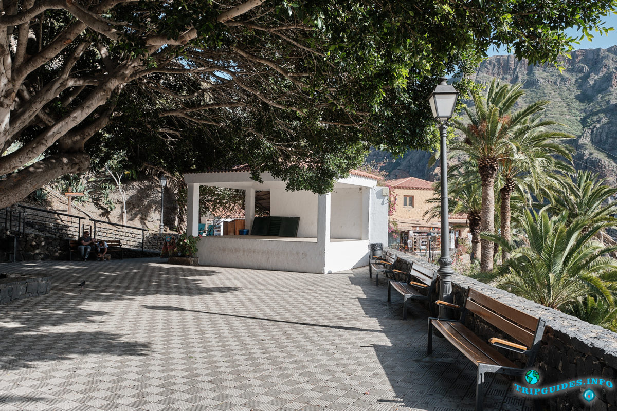 Главная площадь Маска (Plaza de Masca) в деревне Маска на Тенерифе (Канарские острова, Испания)