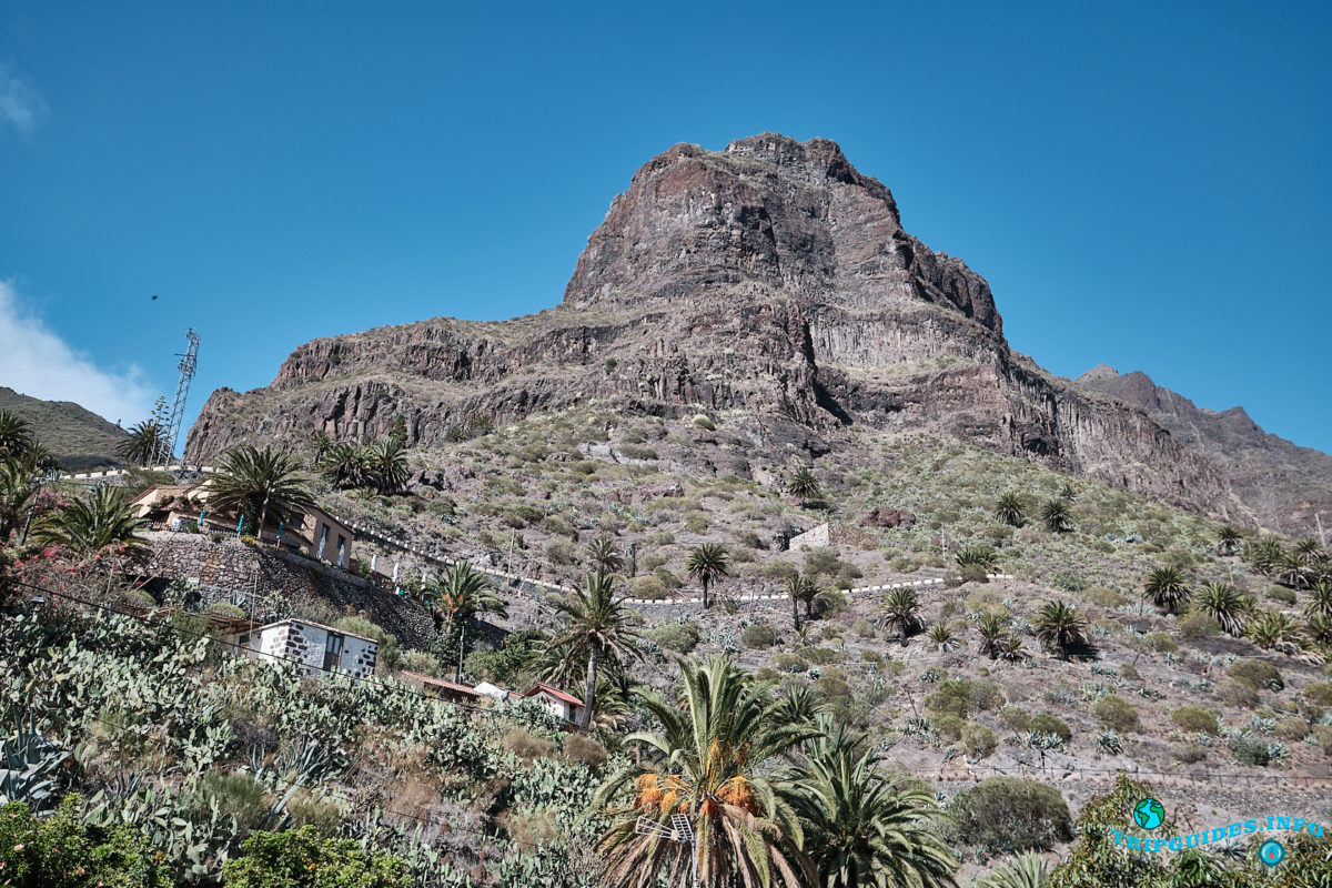 Скала Таручо в ущелье и деревне Маска на Тенерифе (Канарские острова, Испания)