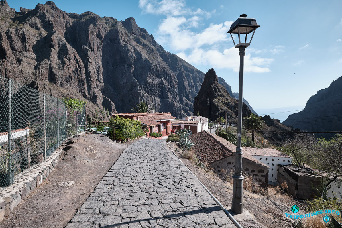 Скала Катано в ущелье и деревне Маска на Тенерифе (Канарские острова, Испания)