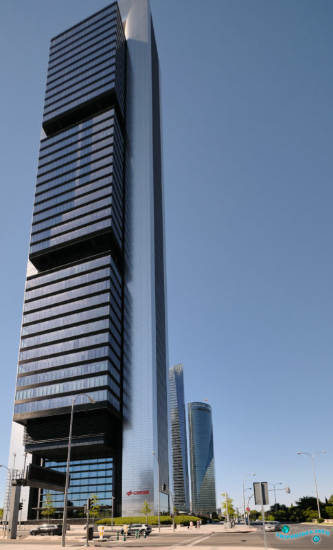 Деловой центр Четыре Башни (Куатро-Торрес) в Мадриде, столице Испании - Cuatro Torres