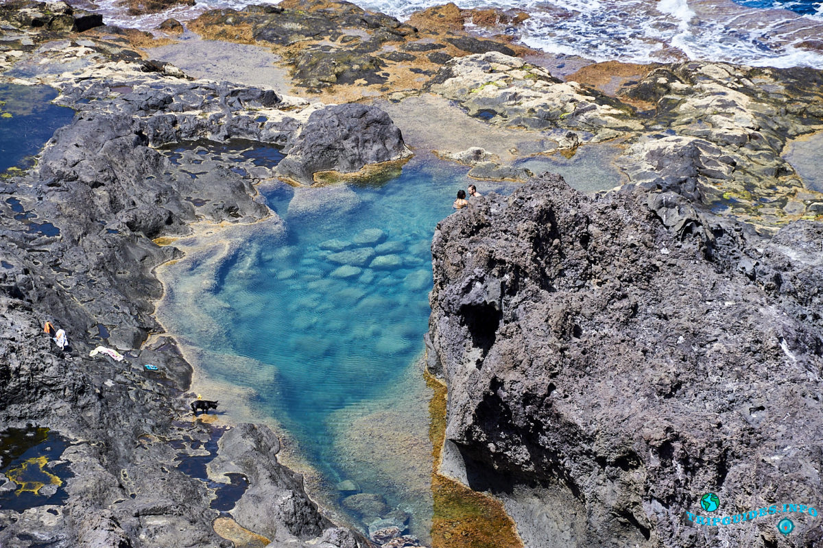 Природный бассейн Charco de Los Frailes в городе Гарачико на севере острова Тенерифе (Канарские острова, Испания)