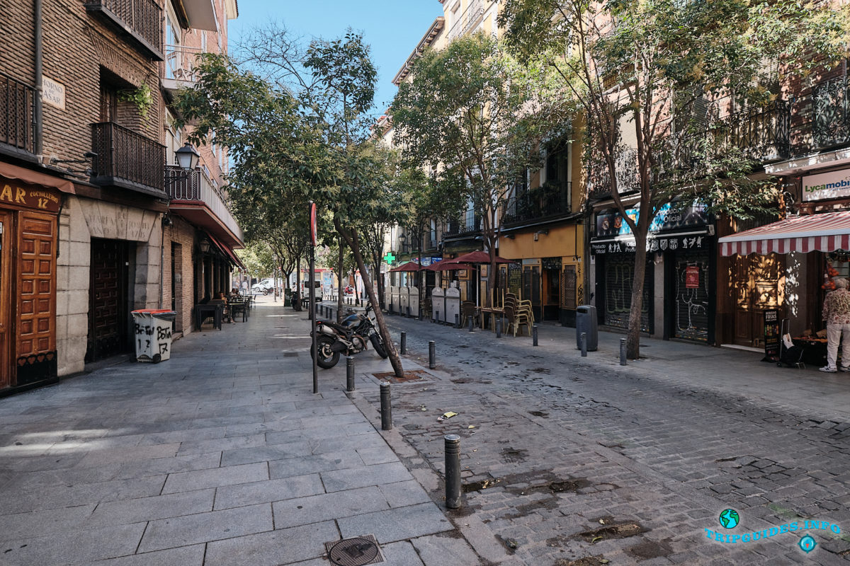 Улица возле ресторана Собрино-де-Ботин в Мадриде, столица Испании - Sobrino de Botín