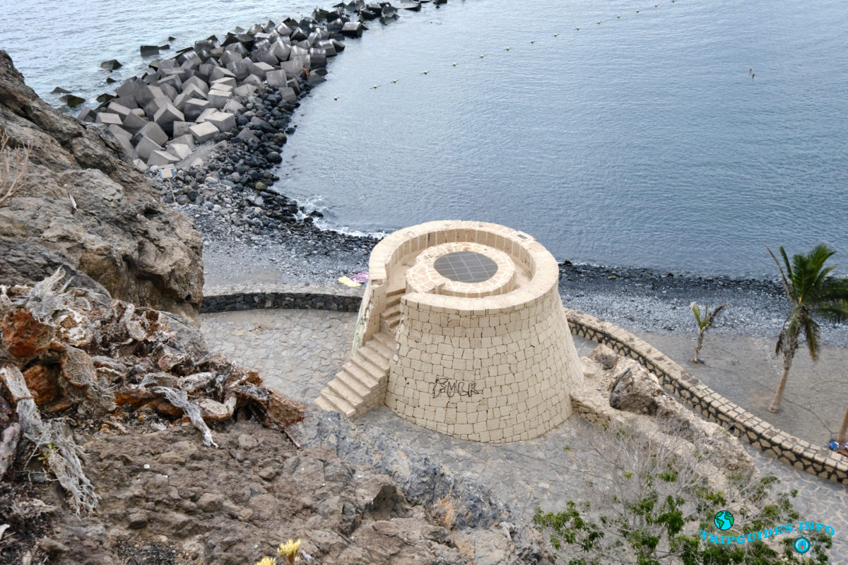 Древняя печь по обжигу извести Horno de la Cal в Плайя-Сан-Хуан на Тенерифе - Канарские острова, Испания