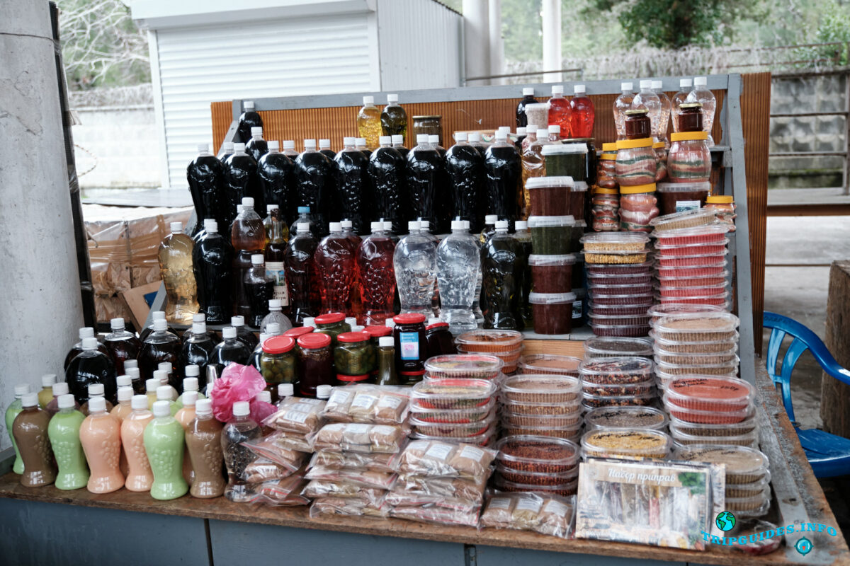 Продажа продуктовых сувениров в городе Пицунда - Абхазия
