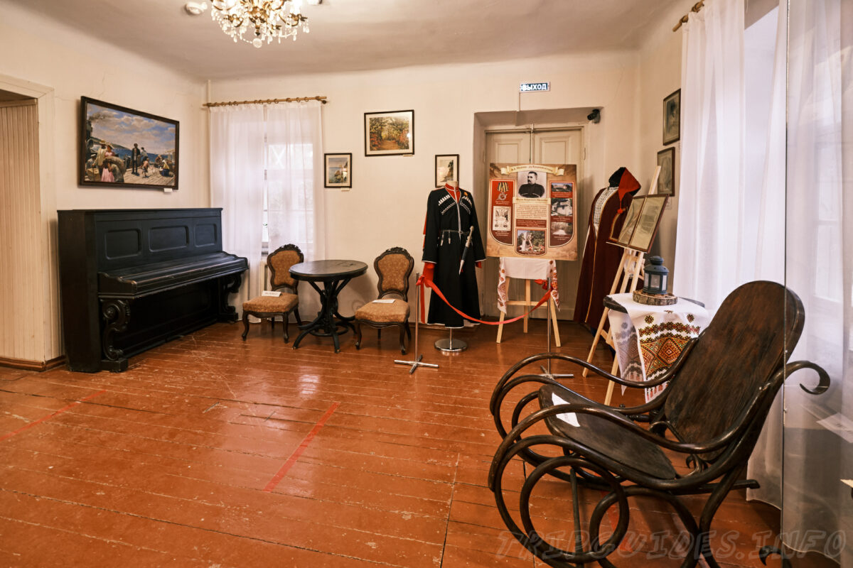 Экспозиция на первом этаже - Дом-музей Владимира Короленко