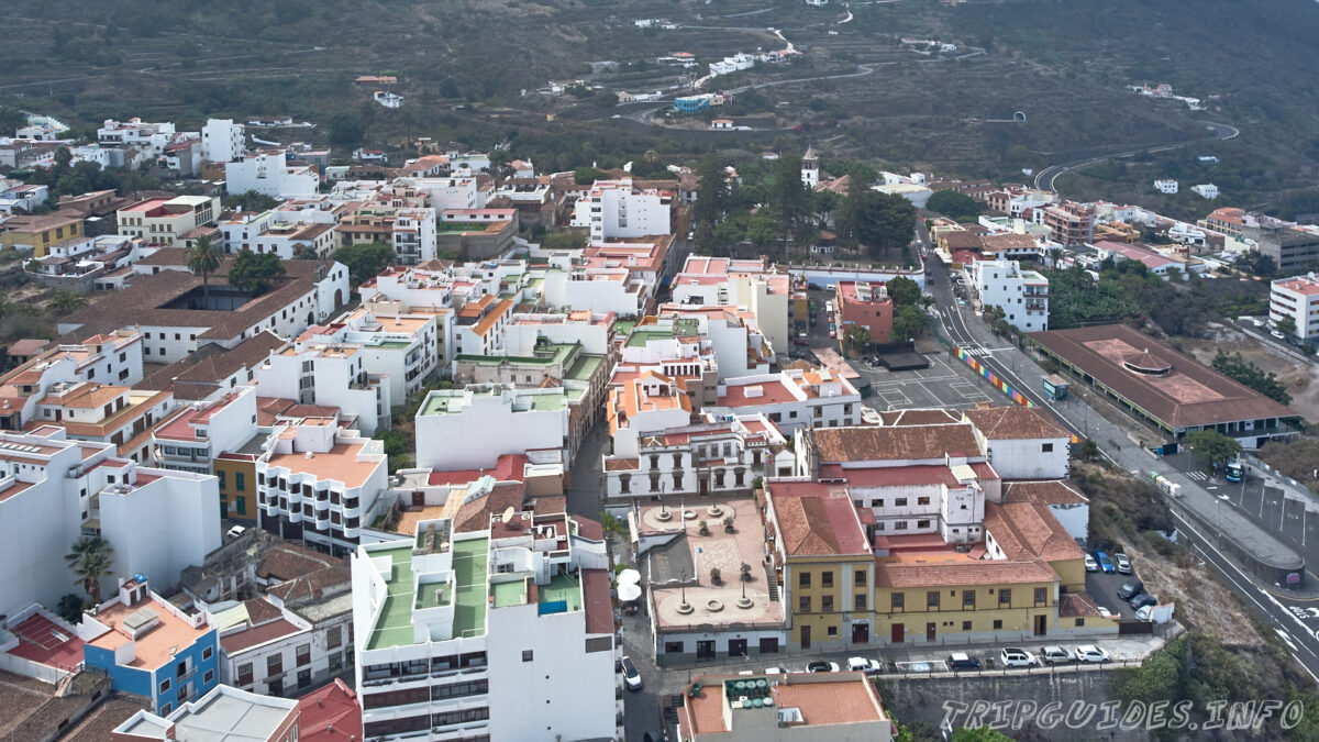 Вид с высоты на Икод-де-Лос-Винос на Тенерифе в Испании