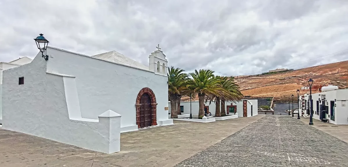 Церковь Сан-Марсиаль-дель-Рубикон в деревне Фемес на Лансароте