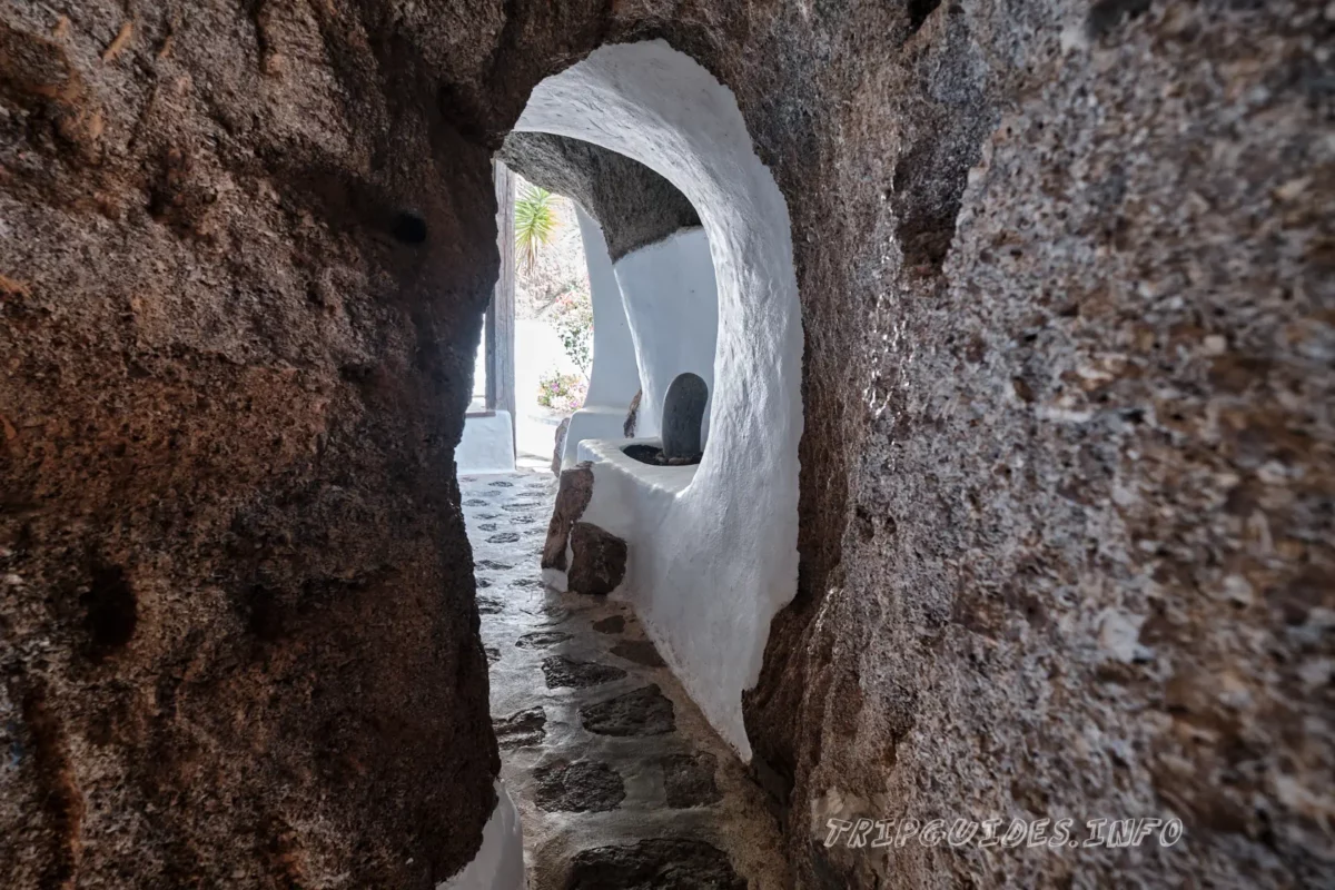 Лагомар - дом-музей на Лансароте - коридоры, комнаты в пещере, переходы