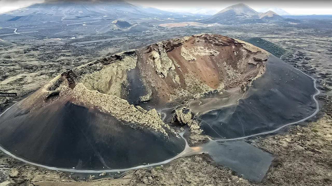 Кратер вулкана Эль-Куэрво (Volcán El Cuervo) на Лансароте