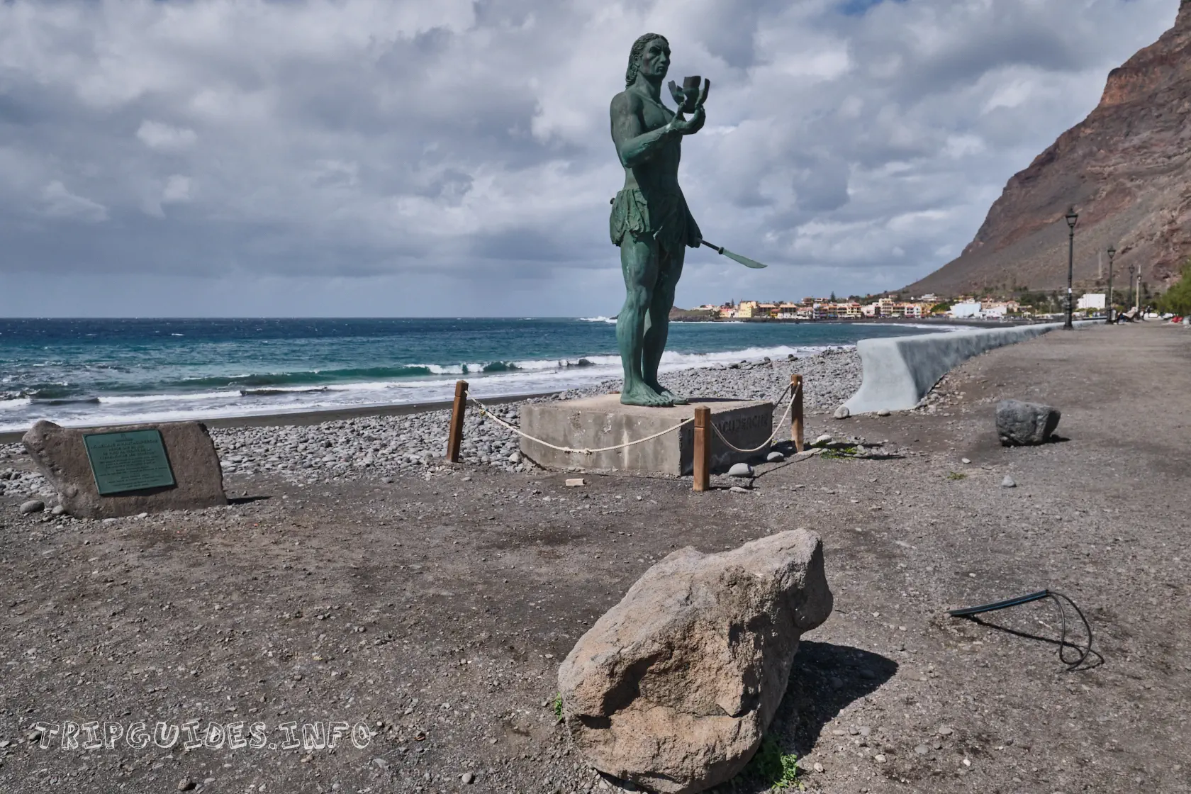 Статуя Escultura de Hautacuperche в Валье-Гран-Рей на острове Ла-Гомера