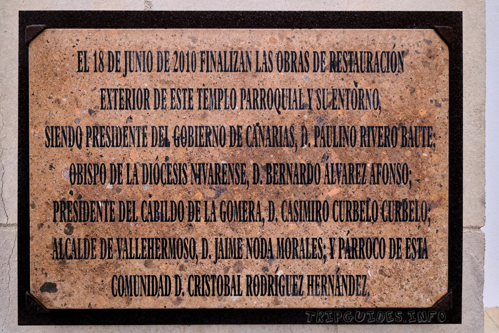 Информационная табличка церковь Parroquia de San Juan Bautista в Вальеэрмосо (Ла-Гомера)