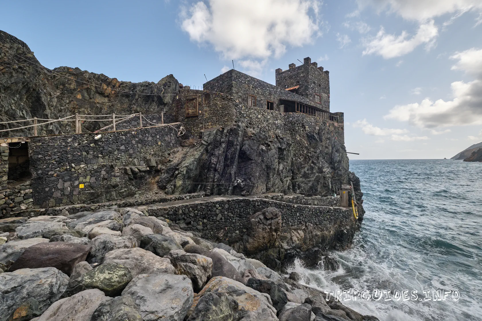 Замок Castillo del mar в Вальеэрмосо (Ла-Гомера)
