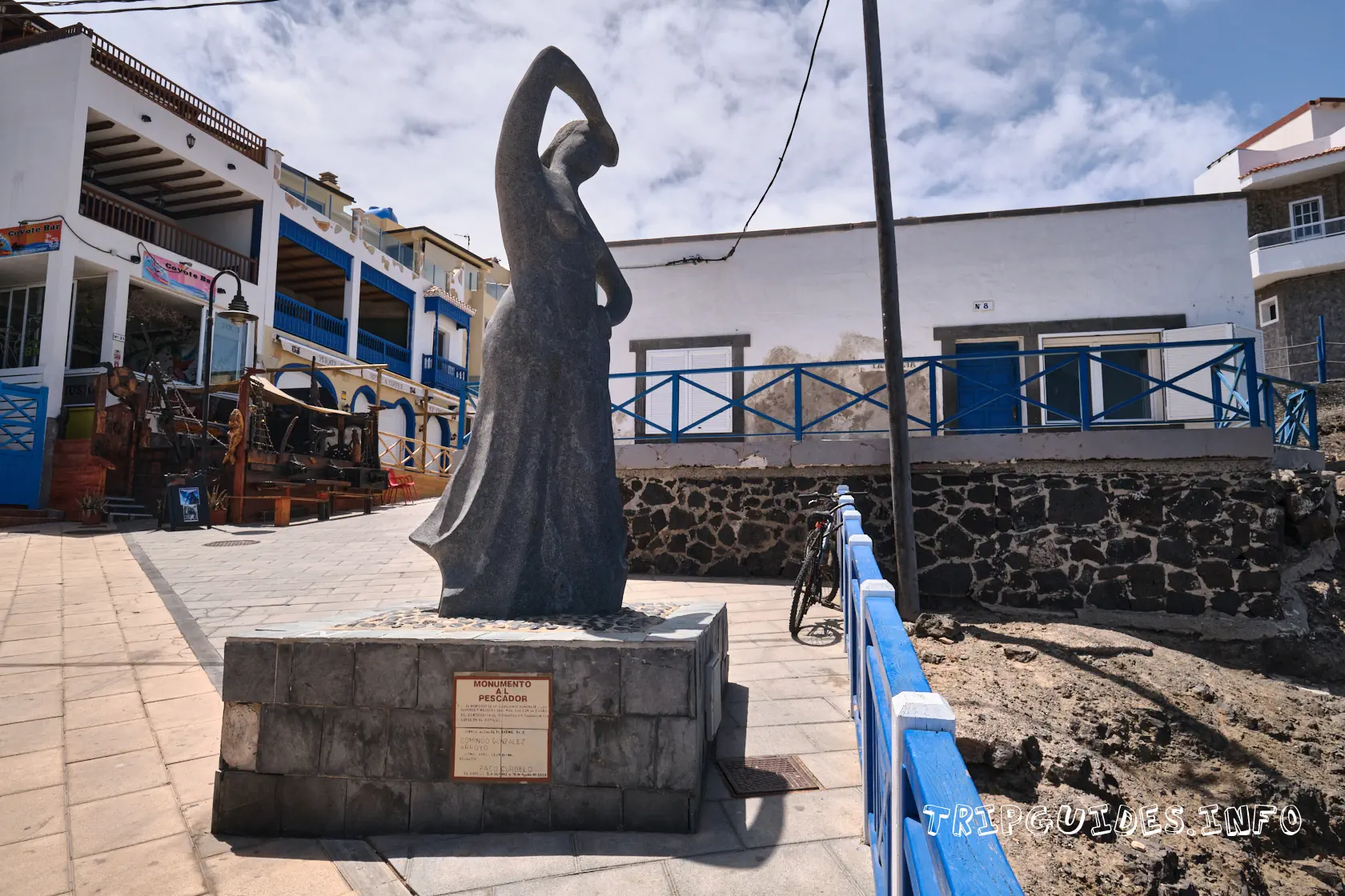 Монумент Рыбакам (Monumento al Pescador) в Эль-Котильо (El Cotillo) - Фуэртевентура