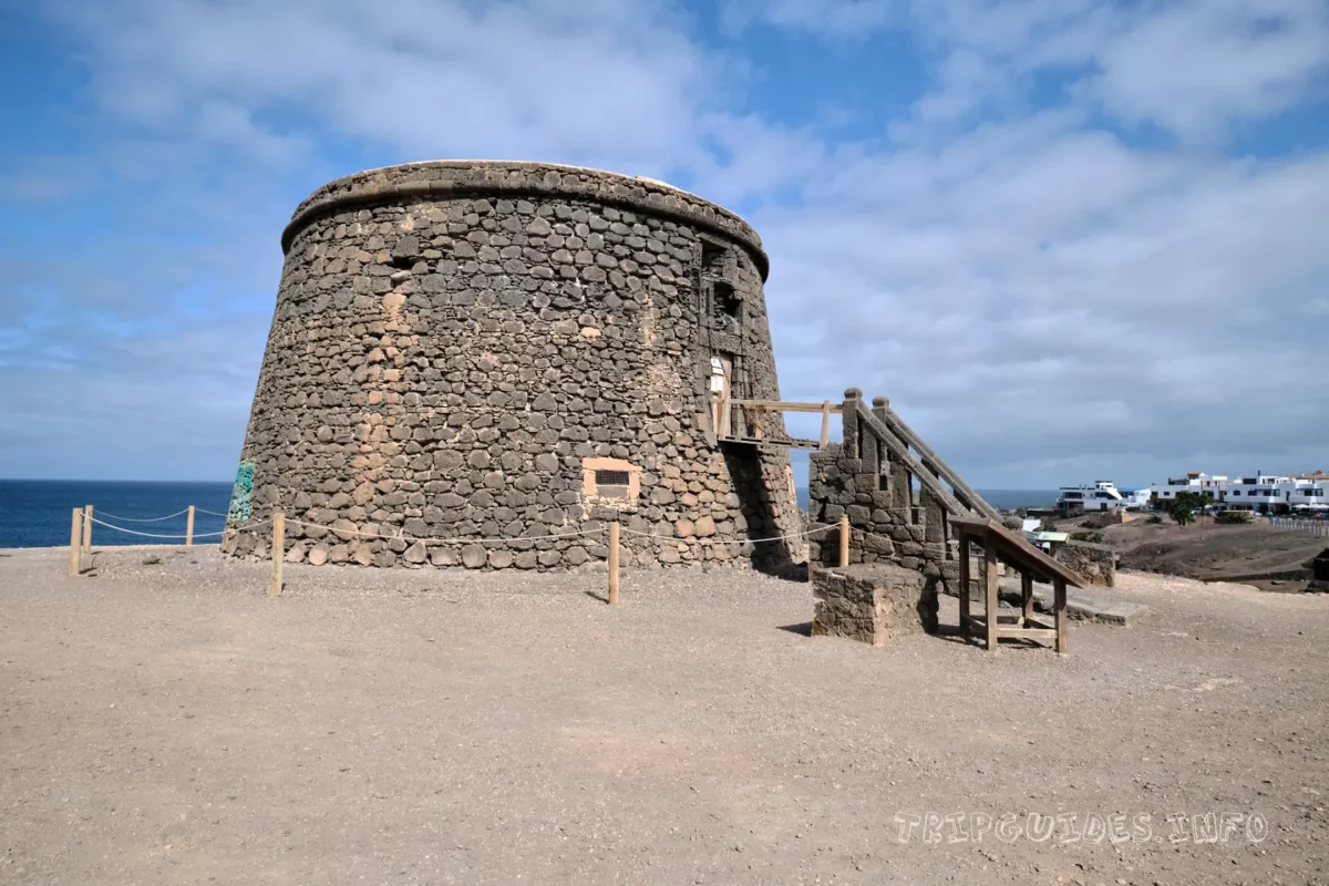 Башня Торре-дель-Тостон или Рико-Роке (La Torre del Tostón o del Rico Roque) в Эль-Котильо