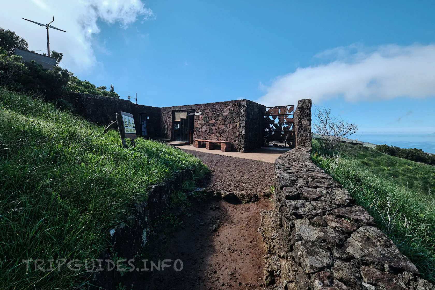 Центр интерпретации дерева Гарое (Interpretation Center Tree Garoé) на Эль-Иерро