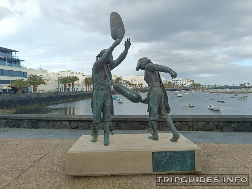 Escultura Buches (Evelina Martín) - Arrecife