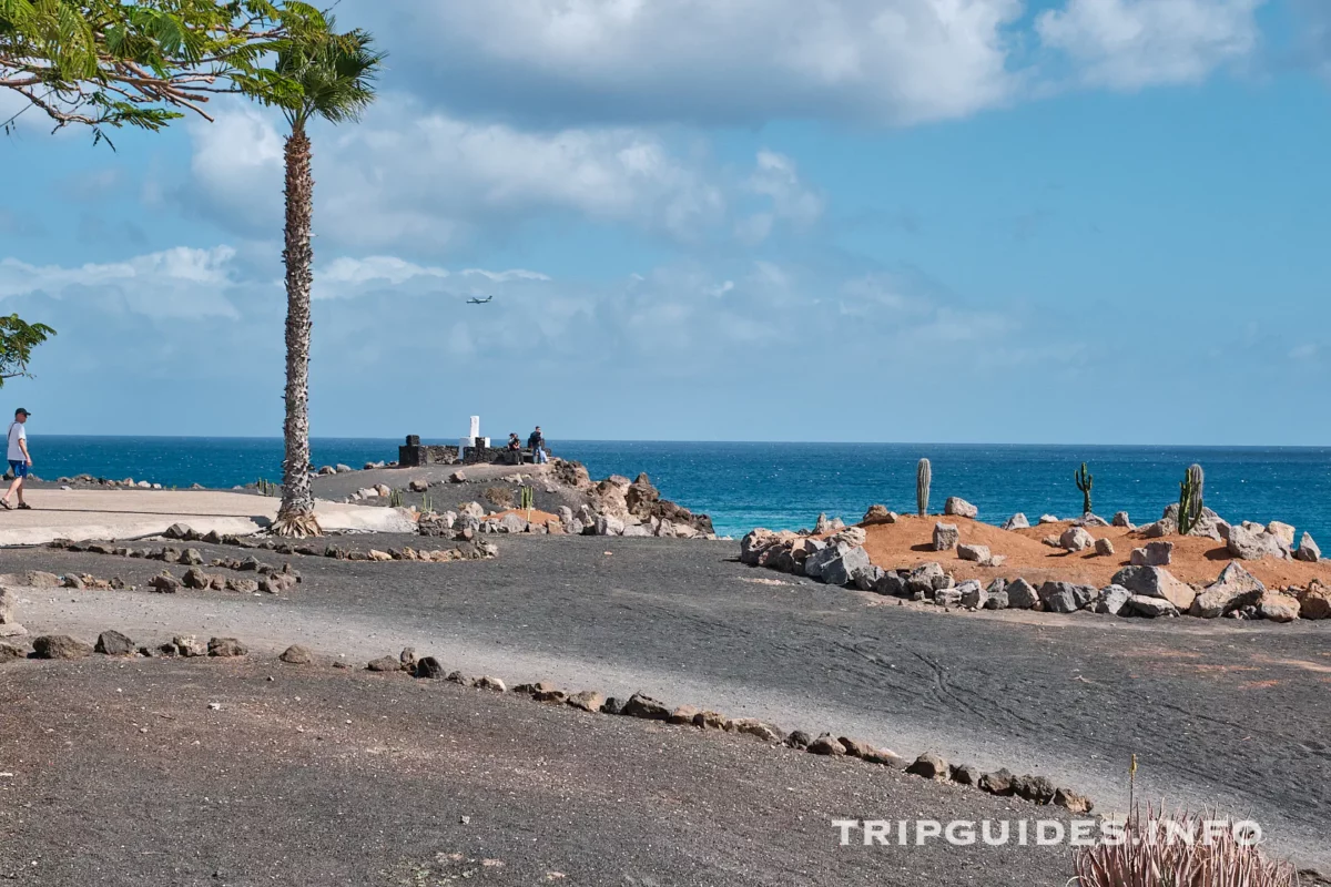 Смотровая площадка Плайя-Гранде (Mirador Playa Grande) в Пуэрто-дель-Кармен на Лансароте