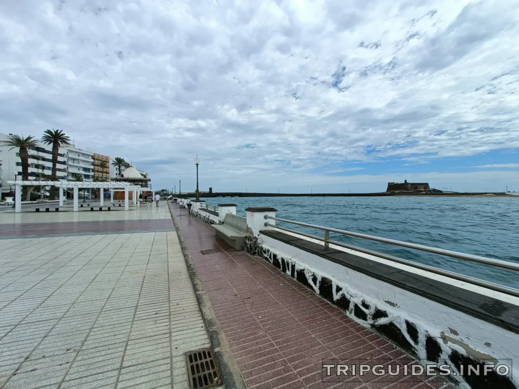 Морская набережная Арресифе - Paseo marítimo de Arrecife