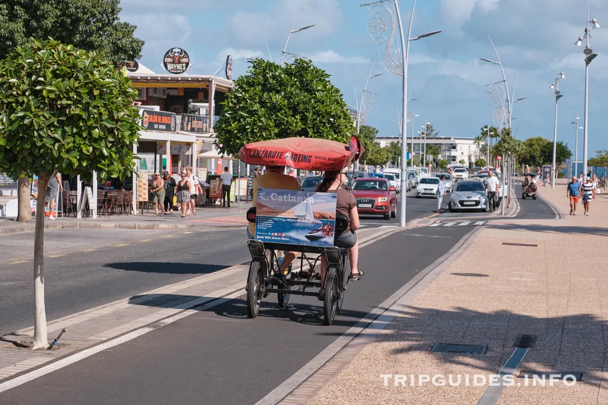 Набережная Avenida de Las Playas в Пуэрто-дель-Кармен на Лансароте