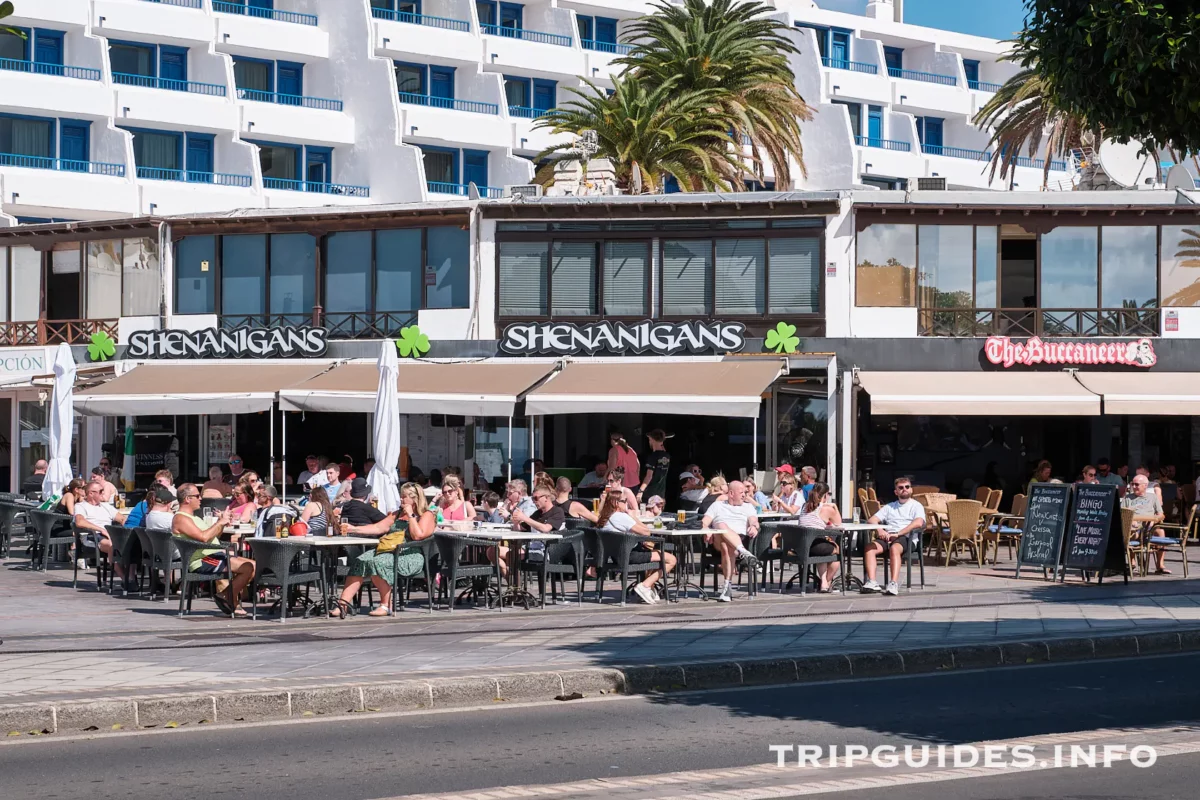 Набережная Avenida de Las Playas в Пуэрто-дель-Кармен на Лансароте