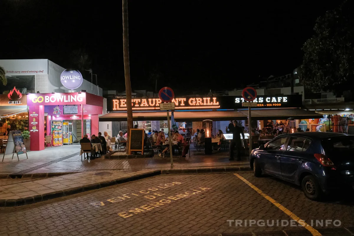 Набережная Avenida de Las Playas в Пуэрто-дель-Кармен на Лансароте