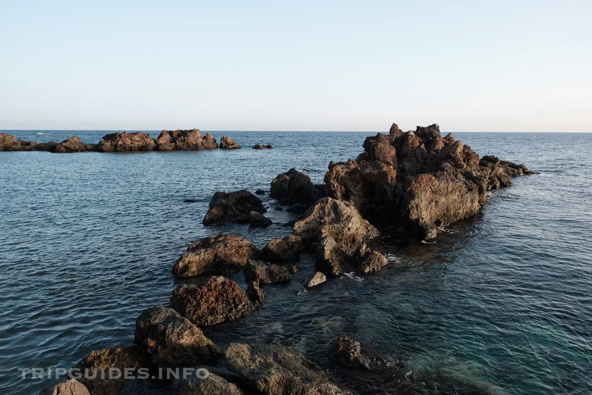 Пляж Плайя-Чика (Playa Chica) в Пуэрто-дель-Кармен на Лансароте