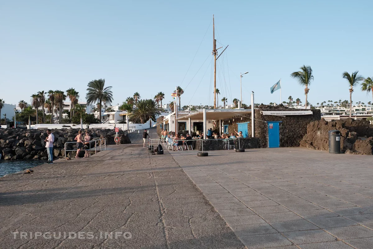 Пляж Плайя-Чика (Playa Chica) в Пуэрто-дель-Кармен на Лансароте