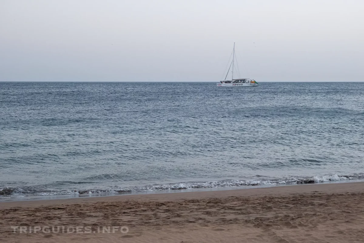 Плайя Гранде (Playa Grande) - пляж в Пуэрто-дель-Кармен на Лансароте