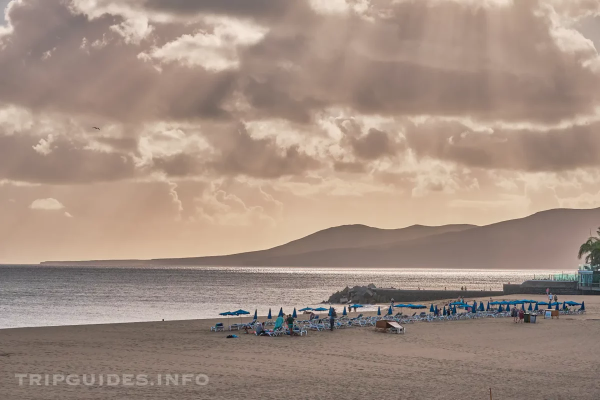 Плайя Гранде (Playa Grande) - пляж в Пуэрто-дель-Кармен на Лансароте