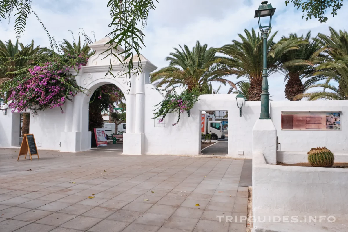 Plaza Pueblo Marinero - Costa Teguise - Lanzarote